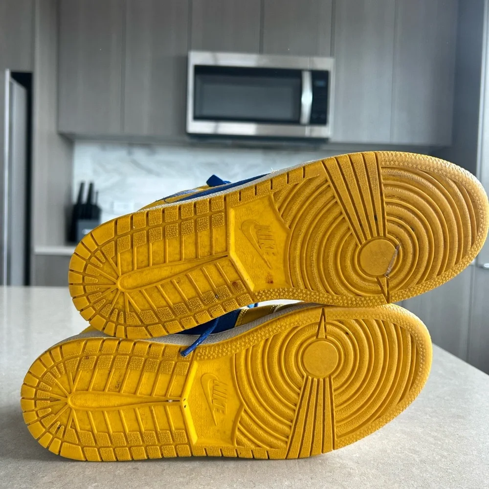 Jordan 1s Laney (suede) - Picture 4 of 6